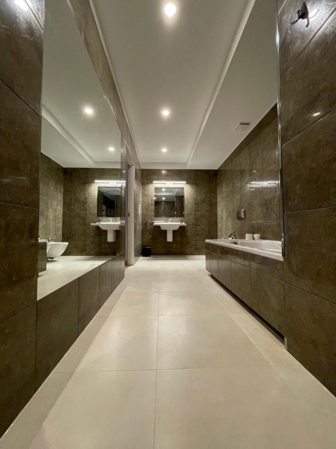 Boutique Apartments - Old Town 120M2 - Private Underground Parking - วรอตซวาฟ ภายนอก รูปภาพ