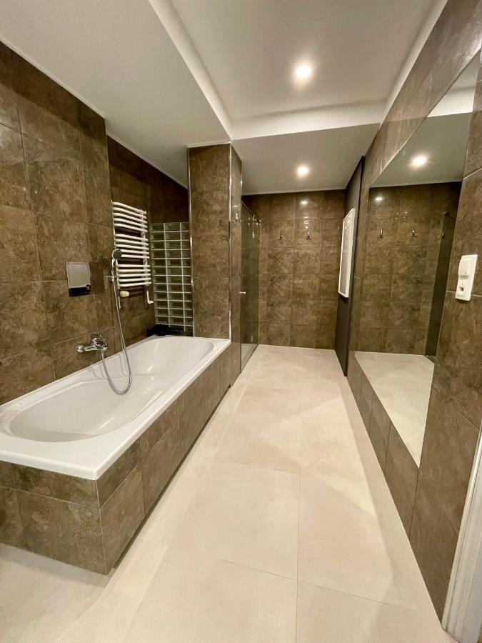 Boutique Apartments - Old Town 120M2 - Private Underground Parking - วรอตซวาฟ ภายนอก รูปภาพ